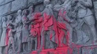 Заляха с боя паметника на Альоша в Пловдив