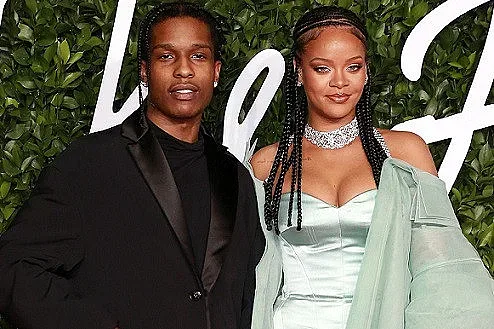 Риана с нова любов