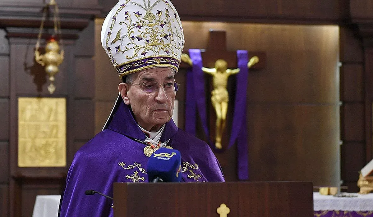 Патриарх се изпотроши на великденска литургия