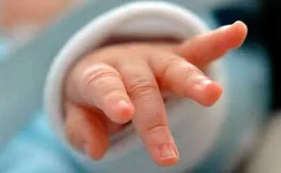 Родилка избяга с бебето си от болницата