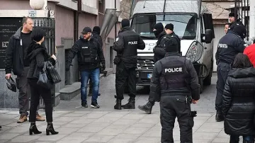 Прокурори и МВР в офисите на Божков/ОБНОВЕНА,ФОТО/