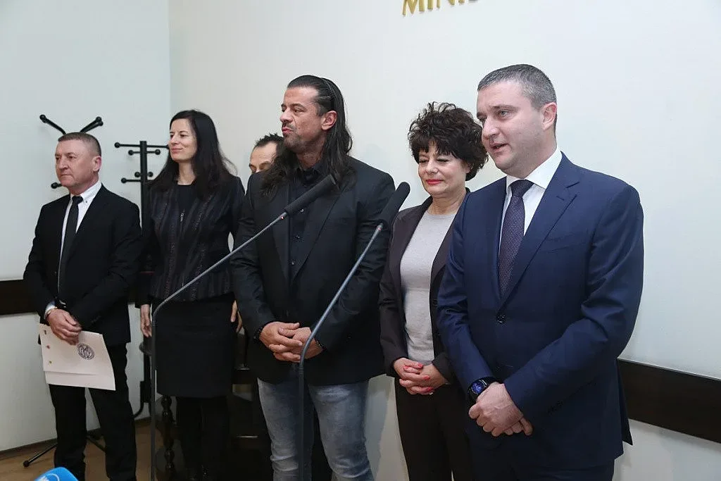 Горанов отложи наредбата за касовите апарати