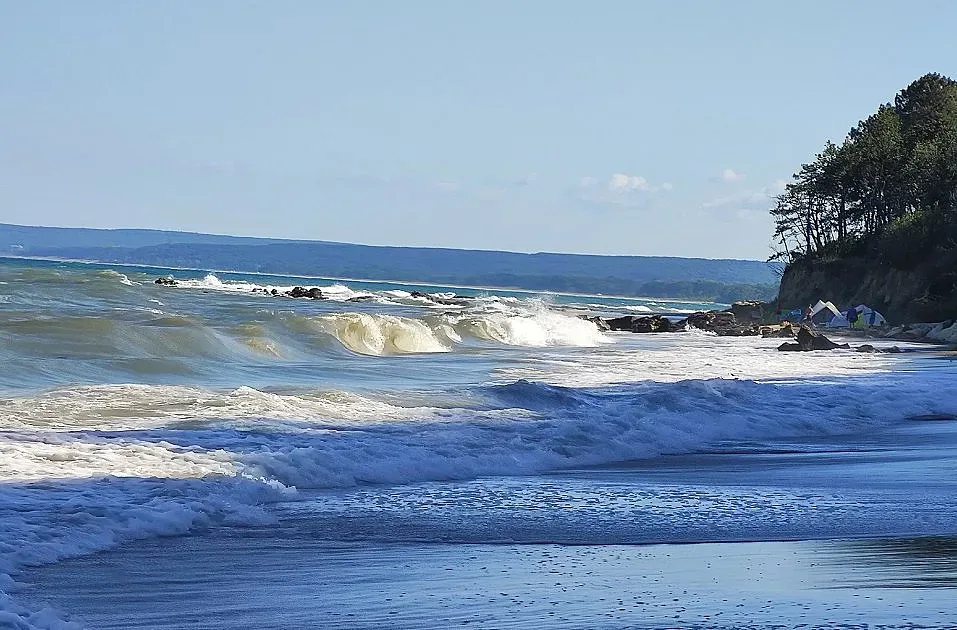 Кошмар! Мазутът по морето стигна райско кътче