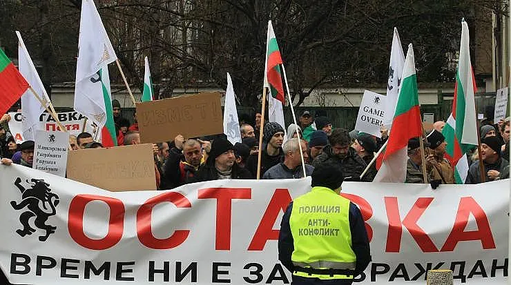 Сблъсъци под прозорците на Аврамова