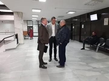 Манолев в съда: Изкараха ме и мошеник, и наивник