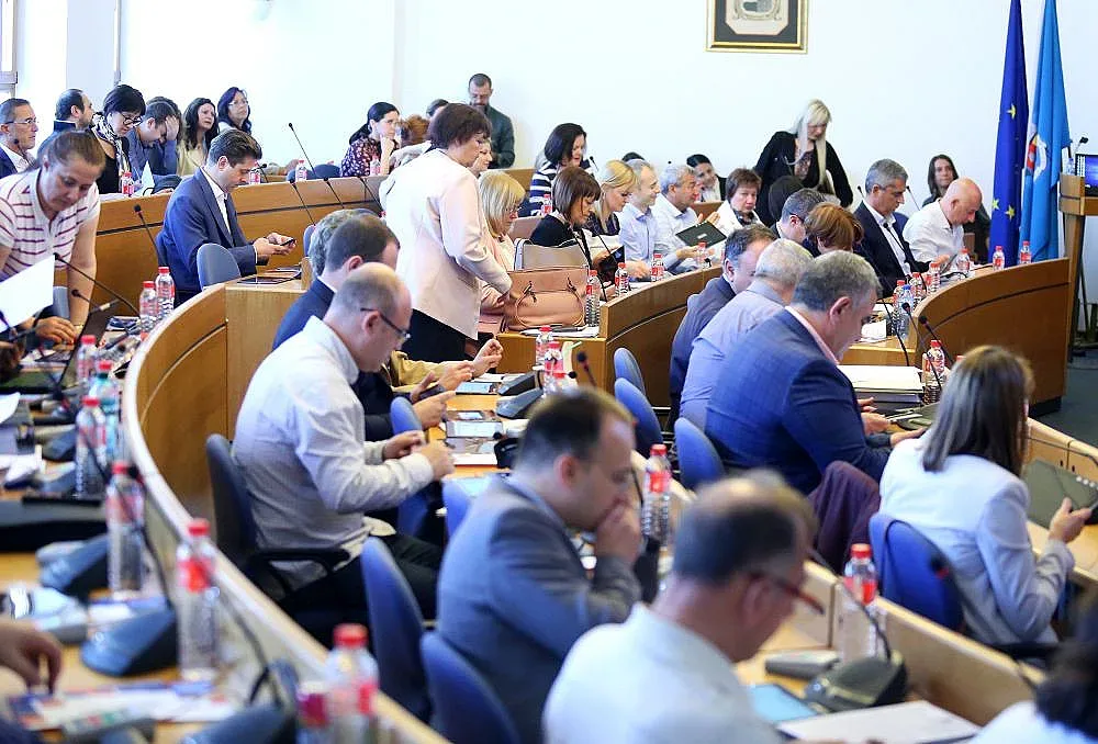 Столичните общинари решават извънредно за Перник
