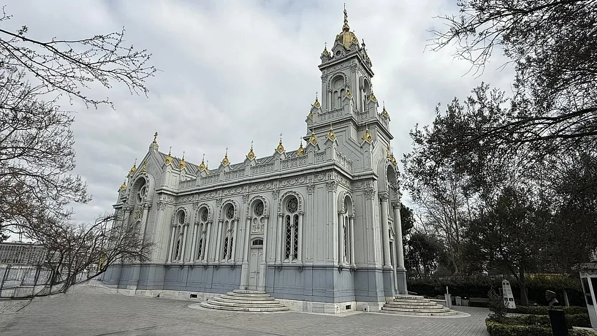 Български православен храм стана хит за Великден