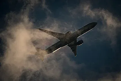 Повреда в двигателя приземи самолет в Иран