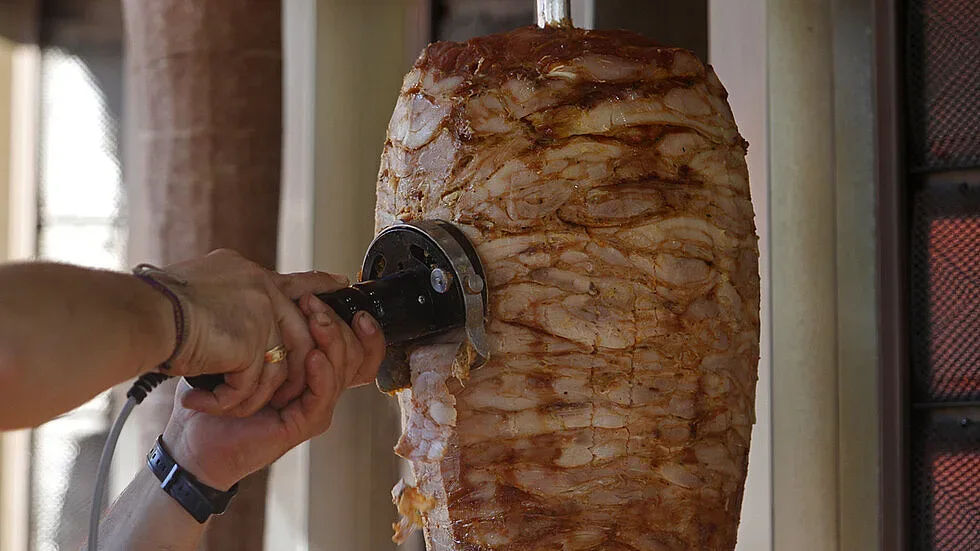 Мият ли дюнерджиите месото с белина?