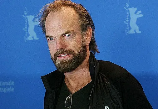 Хюго Уивинг скъсал с Марвел заради пари