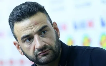 Феновете на „Левски” разделени за Божков