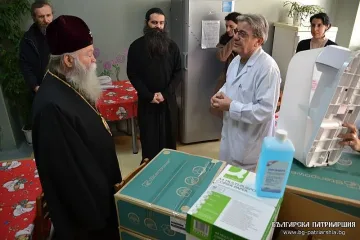 Св. Синод с дарение за лечението на онкоболни деца
