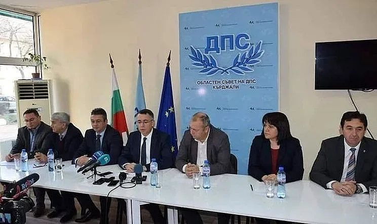 Кметове от ДПС искат спешна среща с премиера