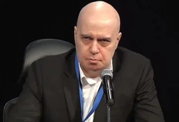 Слави прави партия "Има такава държава"