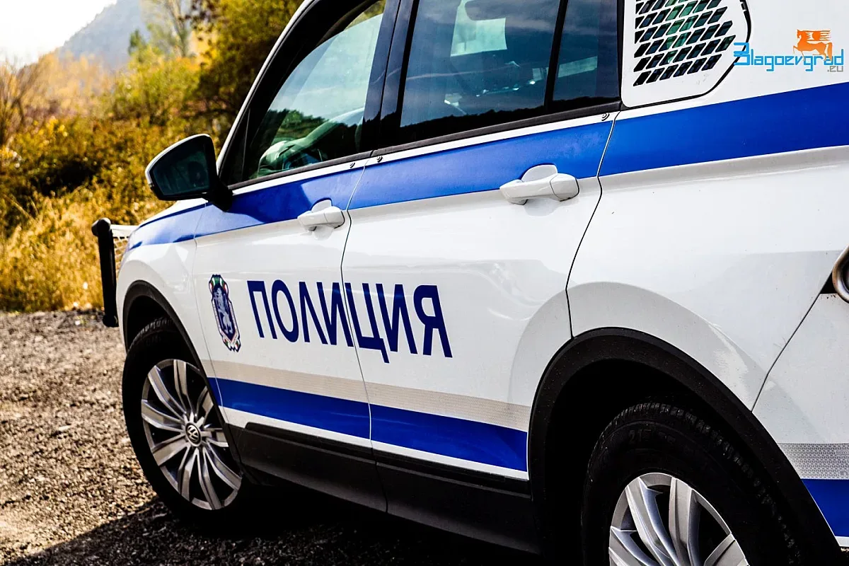 Откриха наркотик под училищно бюро