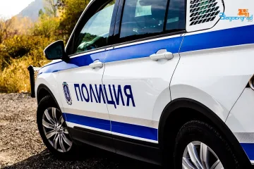 Откриха наркотик под училищно бюро