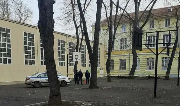 Момче се самоуби, скочи от прозорец в училище