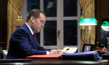 Медведев остава лидер на Единна Русия