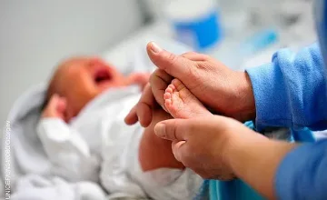 Арестуваха българин за продажба на бебета