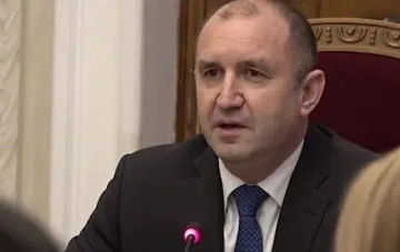 Радев: Аз не се състезавам с никого