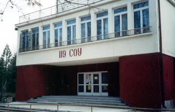 Второкласник събира вода за децата в Перник