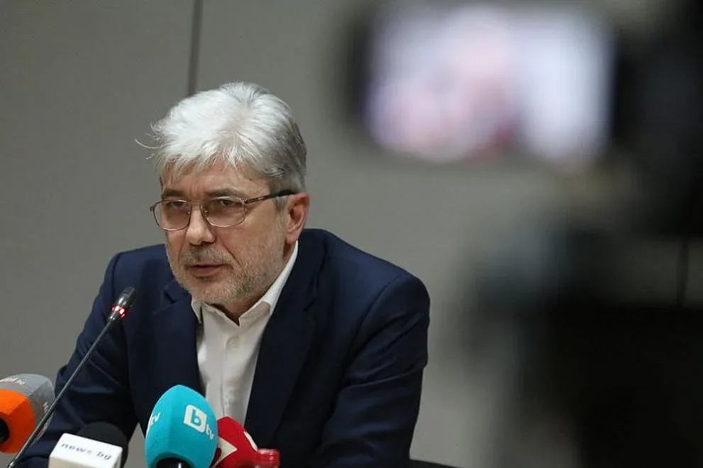 Нено прехвърлил водите на заместника си