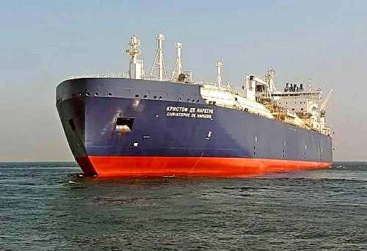 Трима загинаха след сблъсък на лодка с танкер