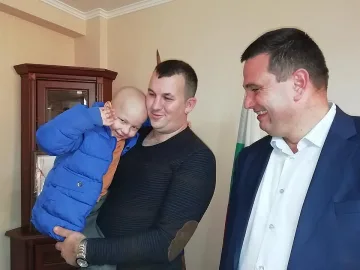 Събраха 26 200 лева за лечението на Васко и Мюрфе