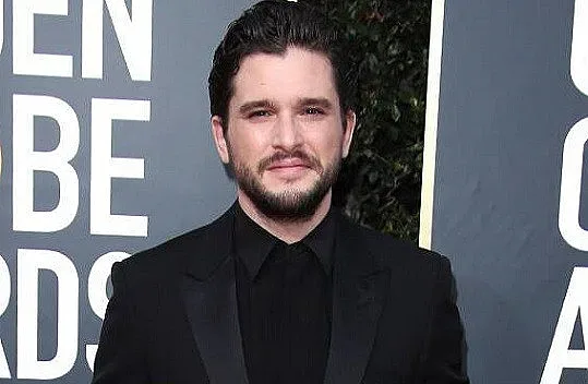 Джон Сноу се готви за Бродуей