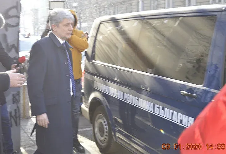 За първи път министър спи в ареста