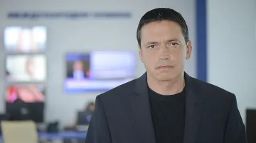 Наш топ ТВ-водещ връзва възела за четвърти път