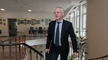 Велев: Губим 50000 души от пазара на труда годишно