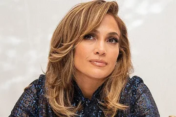 Джей Ло стана продавачка на кафе