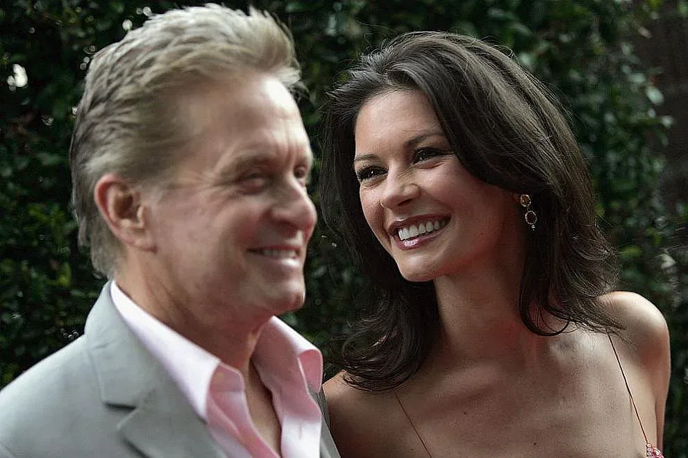 Майкъл Дъглас празнува  с Катрин по Босфора