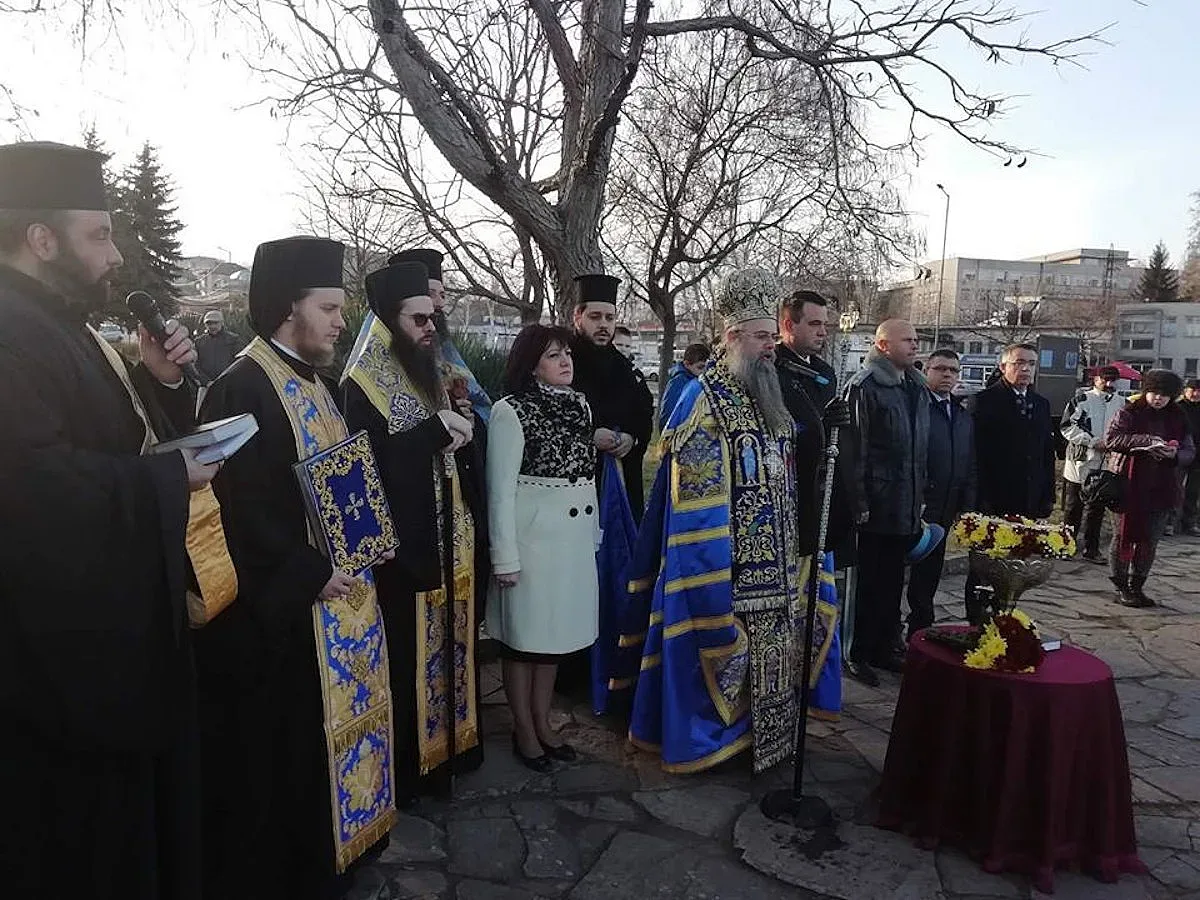 Четвъртокласник извади кръста в Кърджали