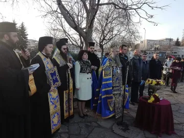 Четвъртокласник извади кръста в Кърджали