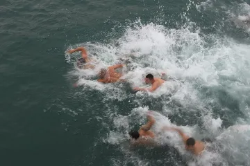 Студент извади кръста в Бургас