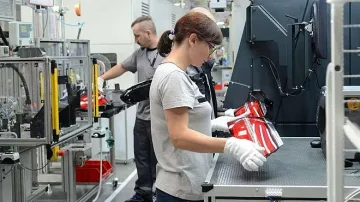 Обсъждат увеличение на извънредния труд с час