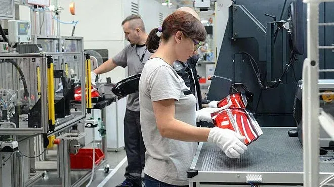 Обсъждат увеличение на извънредния труд с час