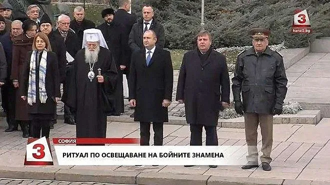 Неофит освети бойните знамена на армията