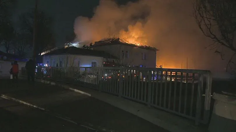 Семейство с изгорял дом търси помощ!