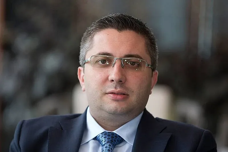 Нанков се сгоди