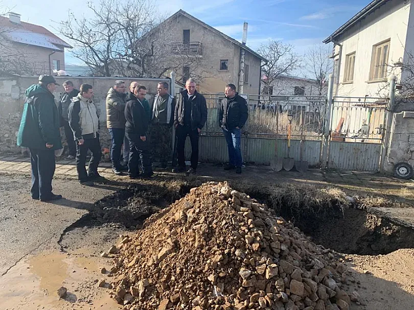 Караниколов и Нанков пак в Перник