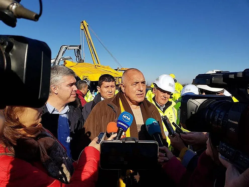 Премиерът: Ще има акции за боклука на още 7 места