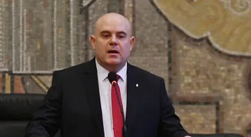 Гешев на среща с Нинова за Перник