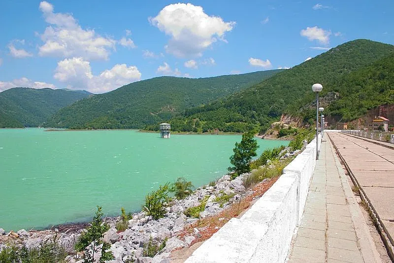 И язовир "Асеновец" взе да пресъхва