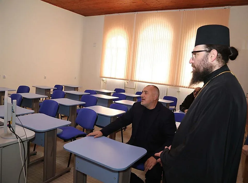 Борисов седна на чин в Семинарията/СНИМКИ и ВИДЕО/