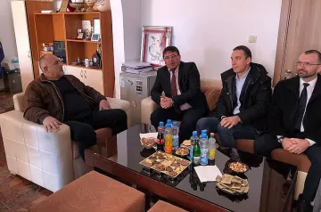 Премиерът седна на сладки приказки с кмета на Руен