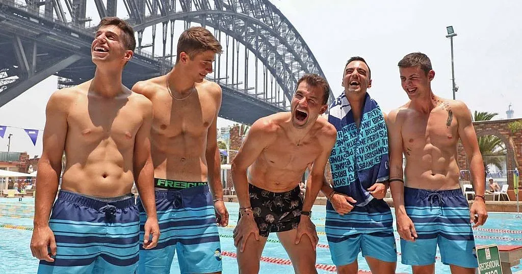 Тенисистите ни на басейн преди Нова година