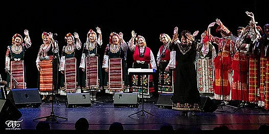 „Мистерията“ в кампания с Ани Ленъкс и Ема Томпсън